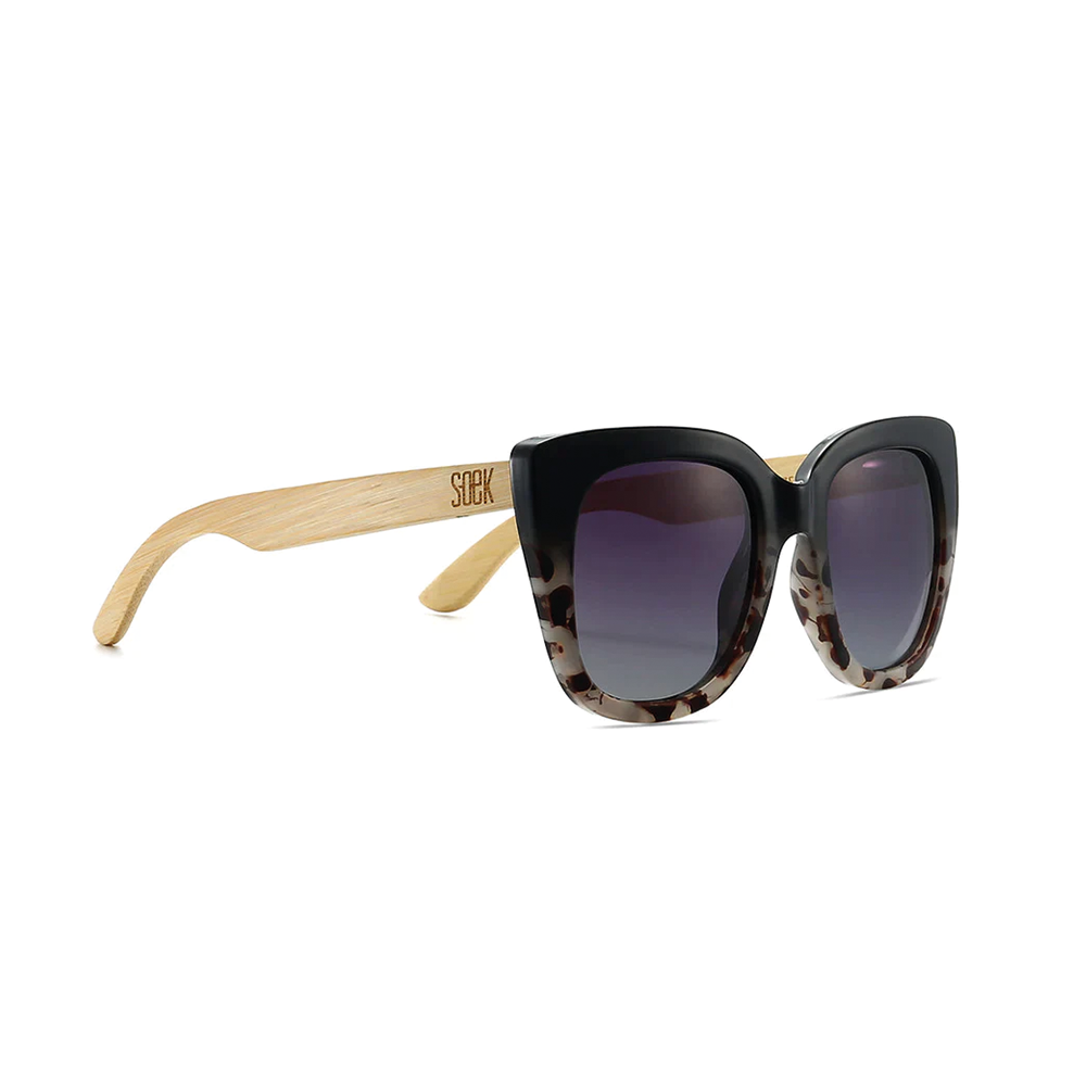 Oversized and dramatic, our Riviera sunglasses from SOEK in classic black topped with flattering ivory tort are the perfect statement sunglasses to suit all face shapes and sizes. Fitted with black gradient polarised lenses and white maple wood arms, this style knows how to up your glamour game.