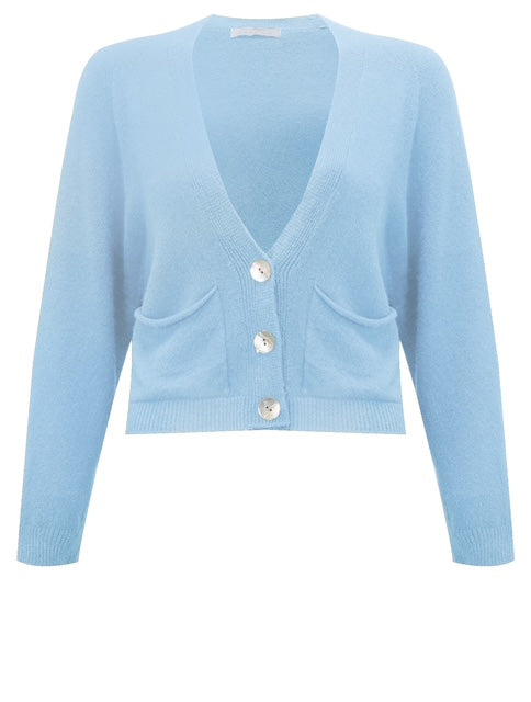 Amazing Woman's new Pookie Crop Supersoft Knit Cardigan is a cropped version of their best-selling Pookie Cardigan, featuring a V-neckline, full-length raglan sleeves, button fastening and pockets through the front, It boasts a comfortable, relaxed silhouette perfect for any occasion. Pair yours with everything from dresses to jeans and everything in between.