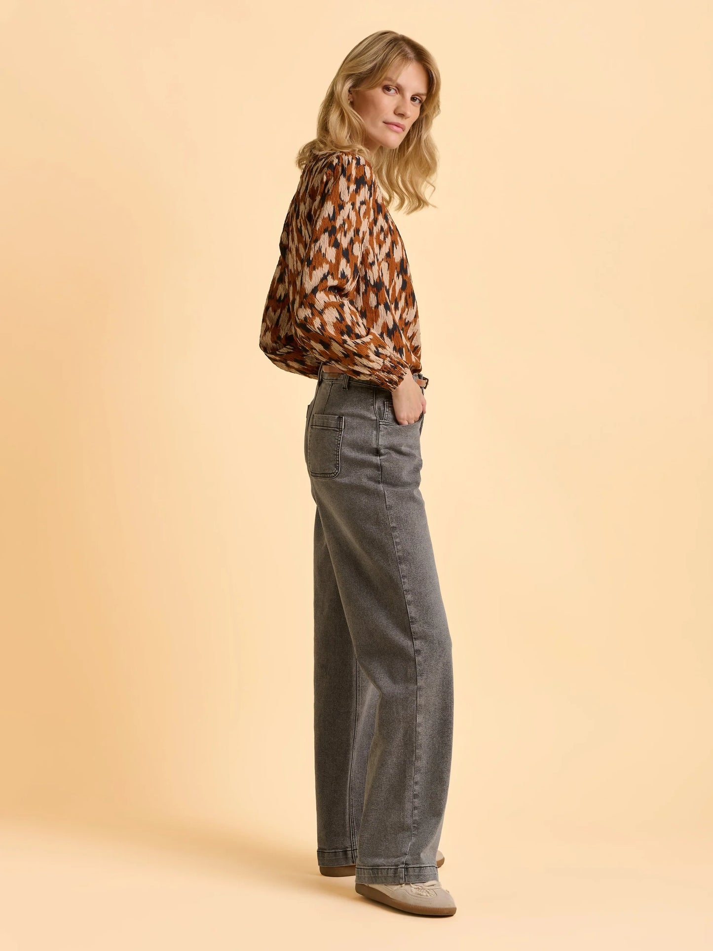 BRAKEBURN "Angelina Blouse" (Beige)