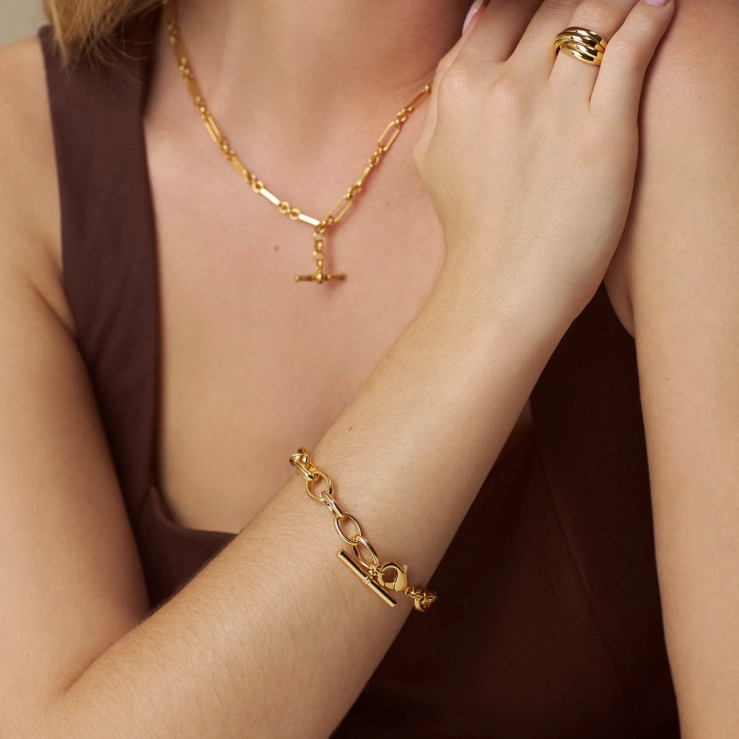 ORELIA "Oval Link T Bar Bracelet" (Gold)