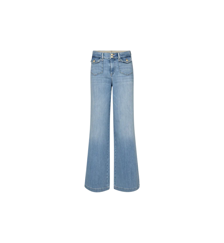 Embrace ‘70s bohemian style from MOS MOSH with these high-rise wide-leg jeans. Featuring front flap pockets adorned with gold buttons and contrast tape inside the lining for a touch of detail, these jeans have a light blue wash complemented by warm stitching for a true vintage feel. Pair with a tucked-in flowy blouse and ankle boots for a complete retro-inspired look.