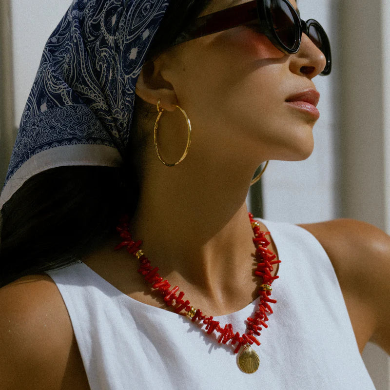ORELIA "Red Coral Chip & Shell Necklace" (Red)