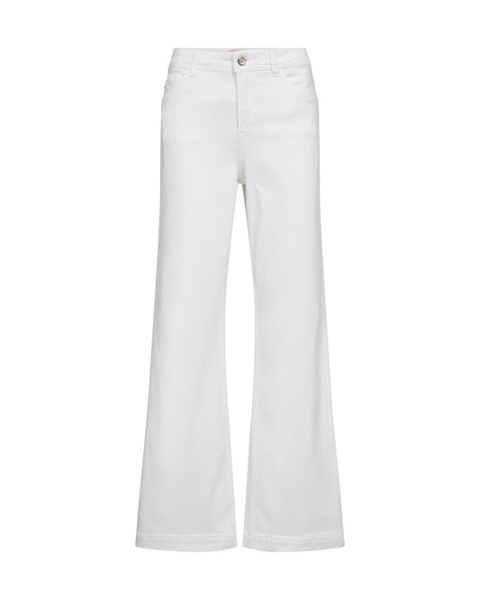 These wide-leg jeans from MOS MOSH combine a sleek silhouette with a modern, polished feel. Designed with a high waist and soft, stretchy denim, they offer both comfort and structure. Perfect for pairing with a crisp shirt or a lightweight knit for an effortlessly sophisticated look.