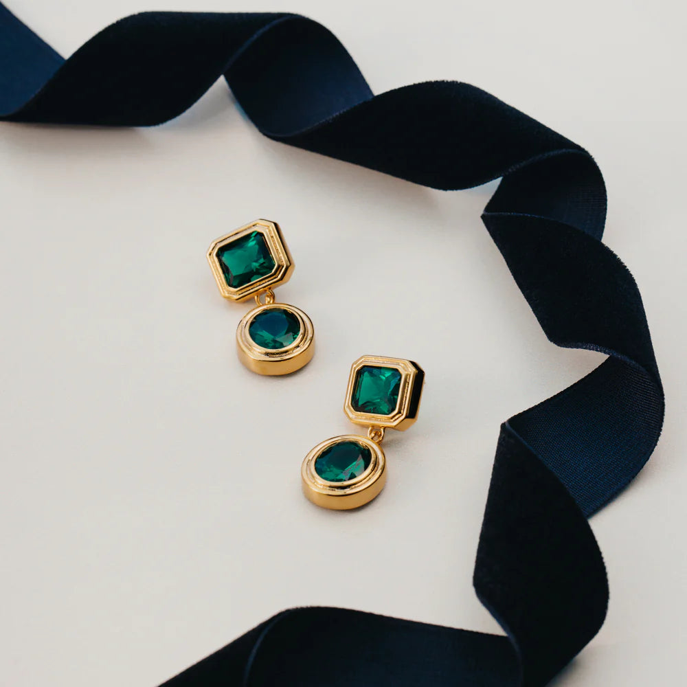 ORELIA "Statement Emerald Deco Drop" (Gold)