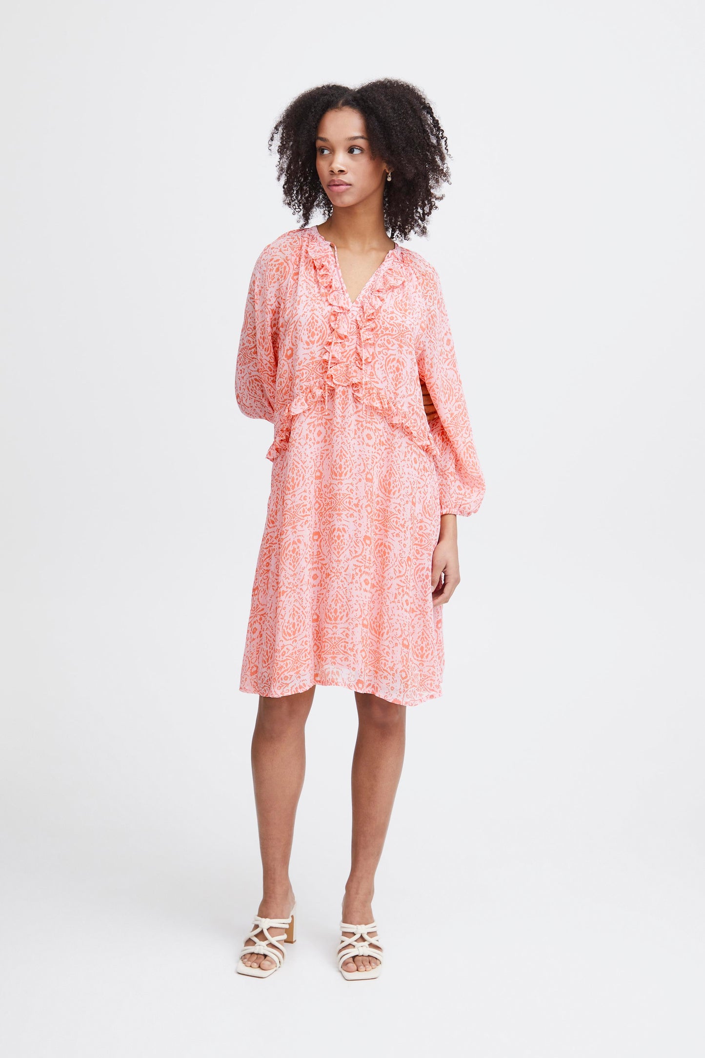 Pretty semi sheer fully lined dress perfect for any occasion or a wedding.