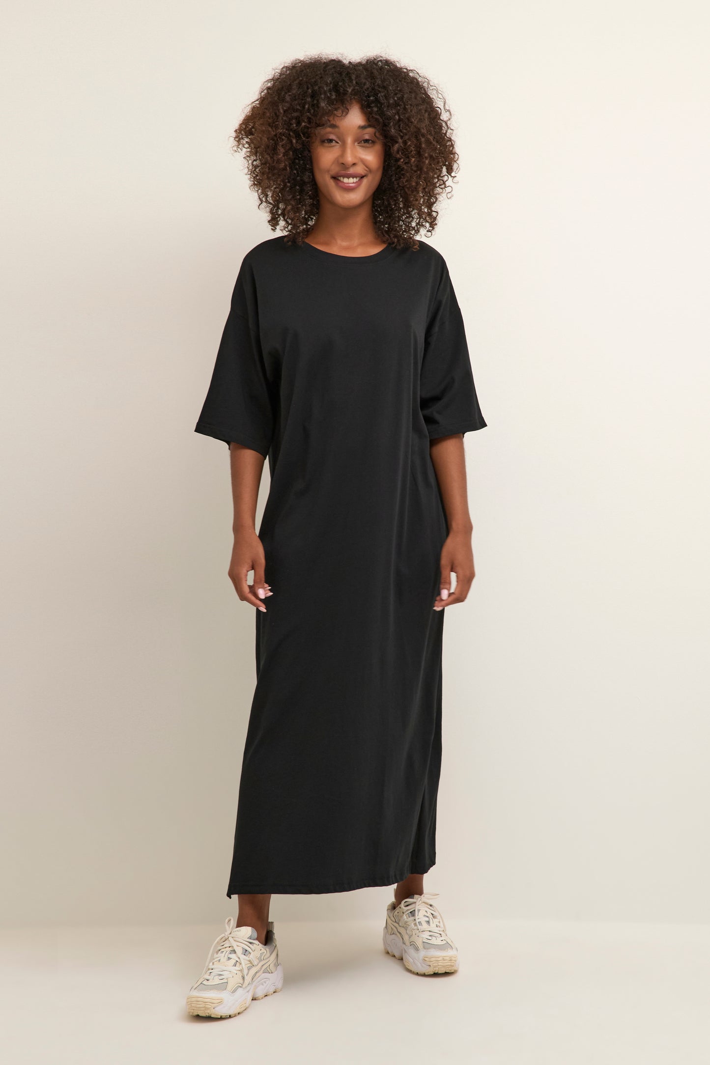 A simple pull on dress for Summer from KAFFE clothing. A straight and simple piece in a longer length with short sleeves. The fit is true to size. Side splits.