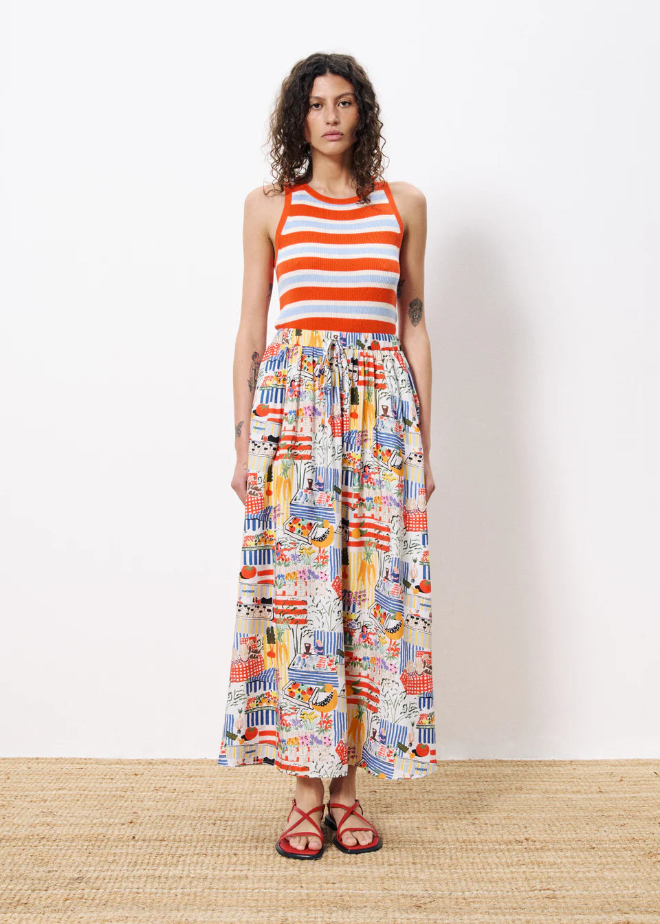 A long maxi skirt from our favourite Parisian brand FRNCH in an exclusive print. The A line skirt has an elasticated waist with pull tie. The striking multi coloured print means it is super flexible to style and it has seam pockets at the side. The fit is true to size.