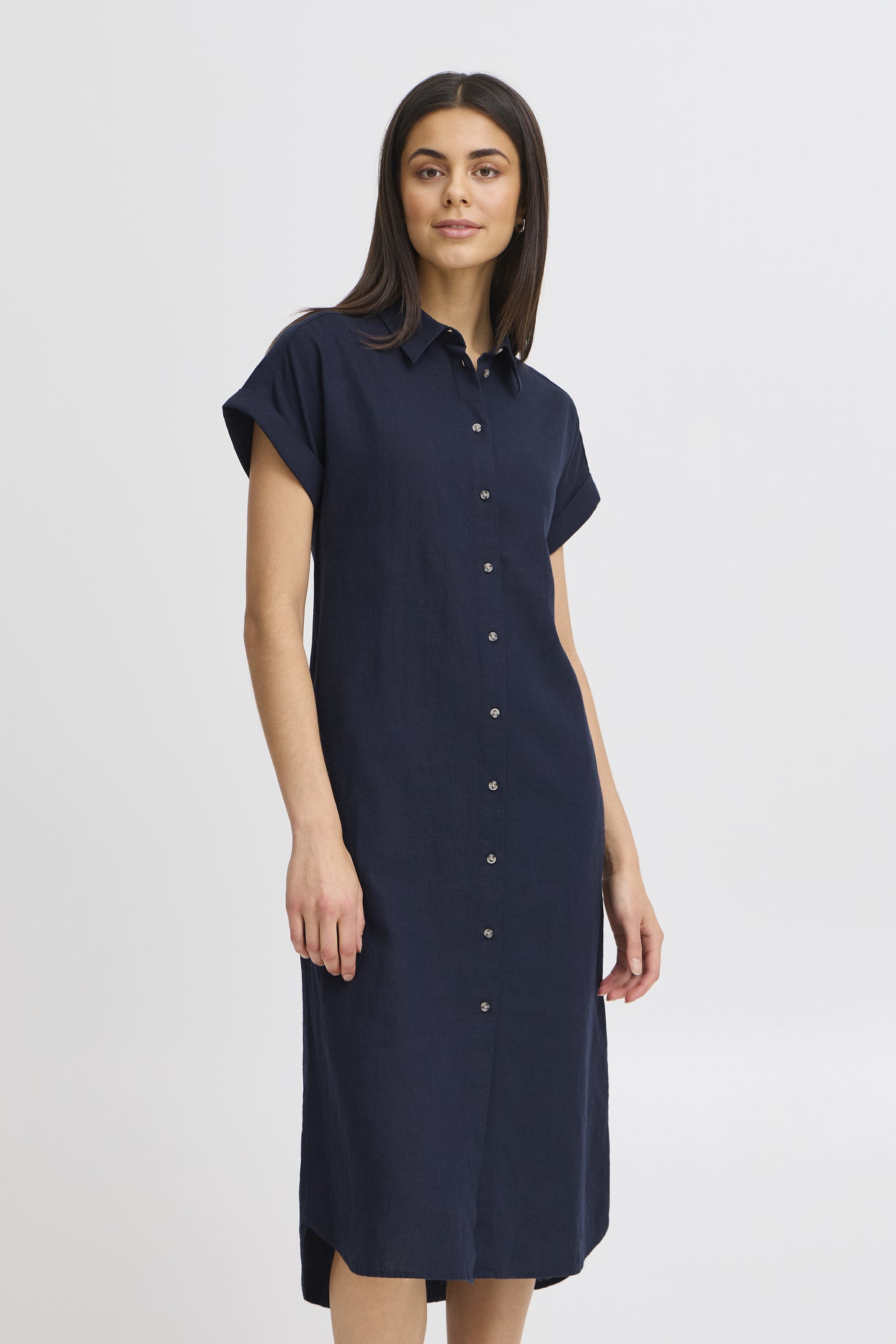 This great shirt dress from FRANSA is a great wardrobe staple for Spring/Summer. A simple yet chic dress with a short sleeve with turnback cuff detail and button through front. The hem is rounded and there are pockets in the side seams. The fit is true to size