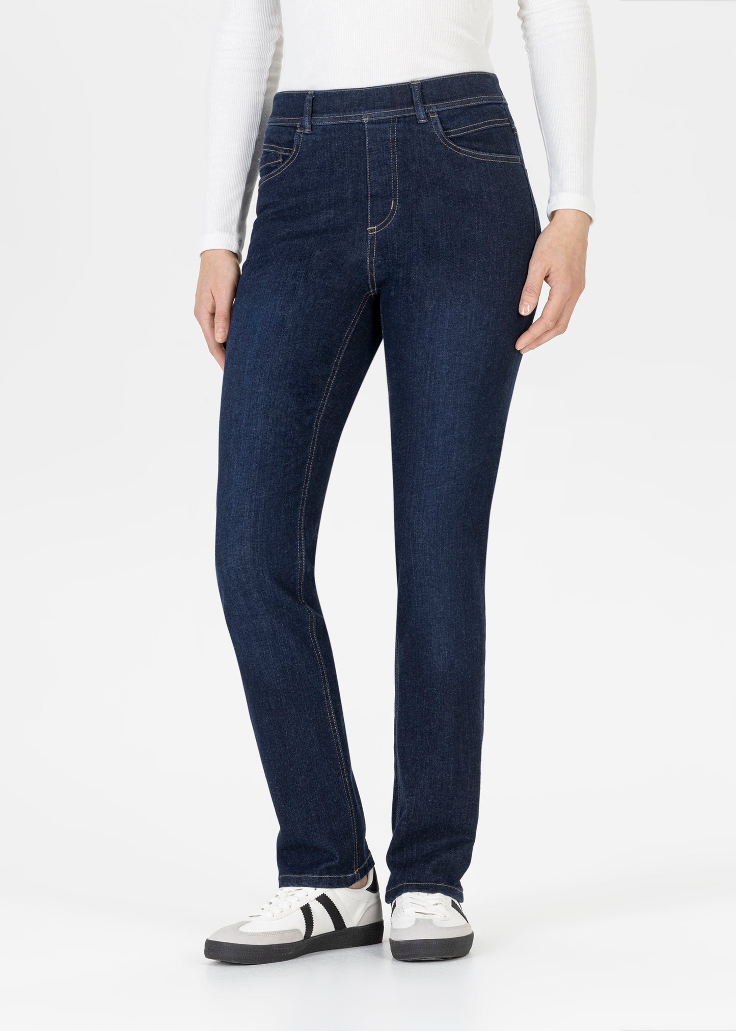 A great pull-on five-pocket jeans from STEHMANN in super stretch. Thanks to the special Lycra® T400® elastic fibre, these pull-on jeans are super comfortable. Thanks to their high recovery they always retain their shape. For size 38: Inseam 78cm, hem 36cm