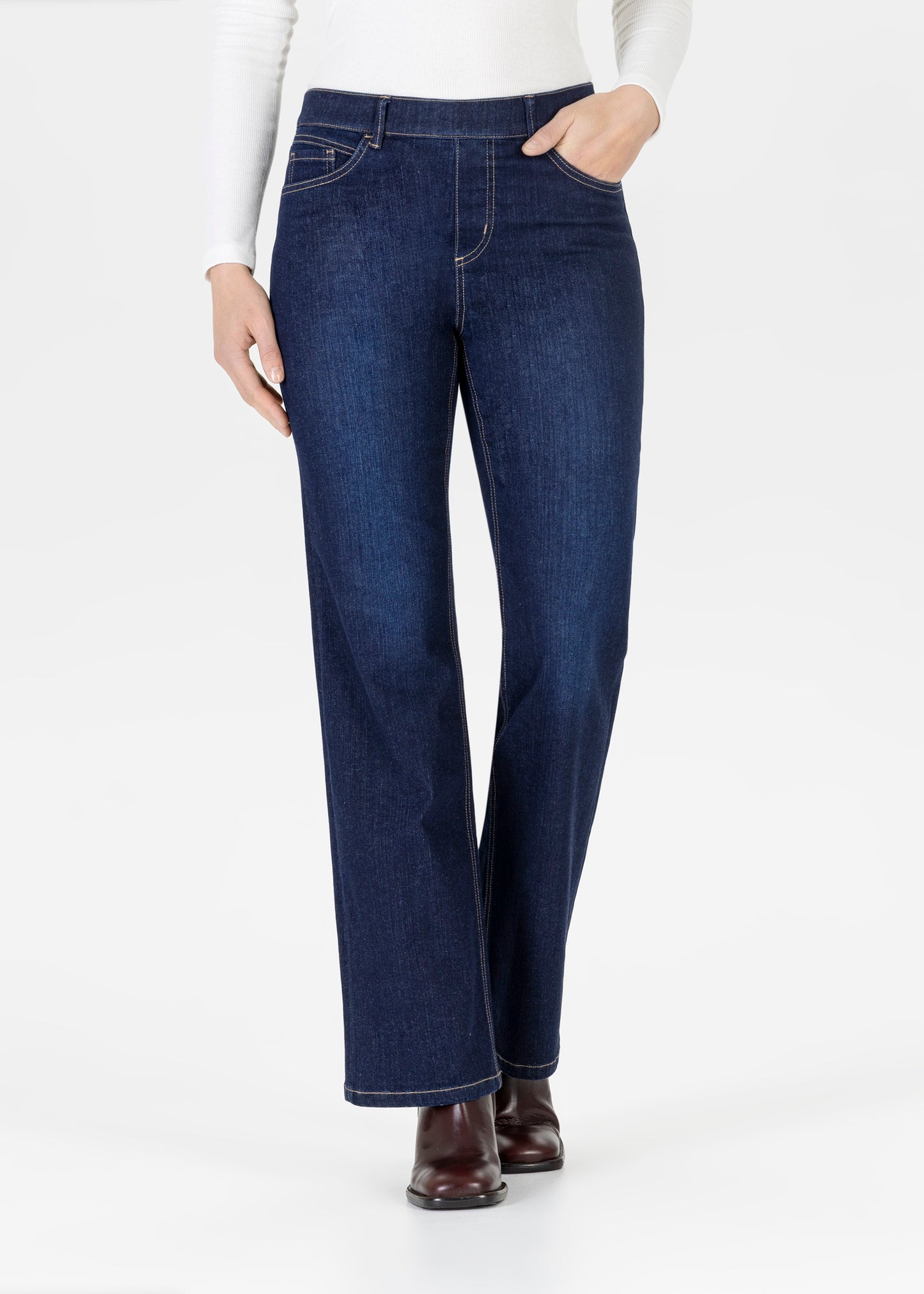 A great Pull-on five-pocket jeans from STEHMANN with a slightly flared leg in super stretch. Thanks to the special Lycra® T400® elastic fibre, these pull-on jeans are super comfortable. For size 38: Inseam 80cm, hem 50cm.