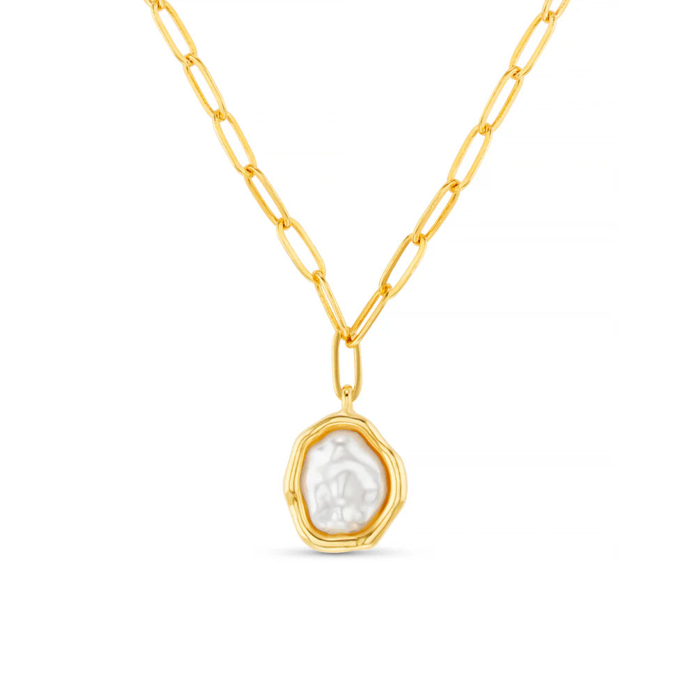 The Organic Molten Pearl Pendant Necklace from ORELIA showcases a stunning, asymmetrical faux pearl pendant with a molten, textured design set on a chain.