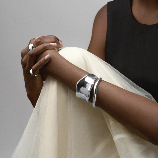 ORELIA "Polished Hammered Bangle " (Silver)