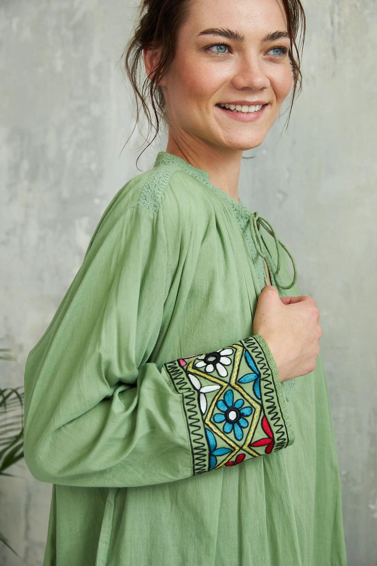 CHICO SOLEIL "Reva Blouse" (Oasis Green)