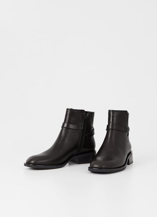 VAGABOND "Sheila Strap Boot" (Black)