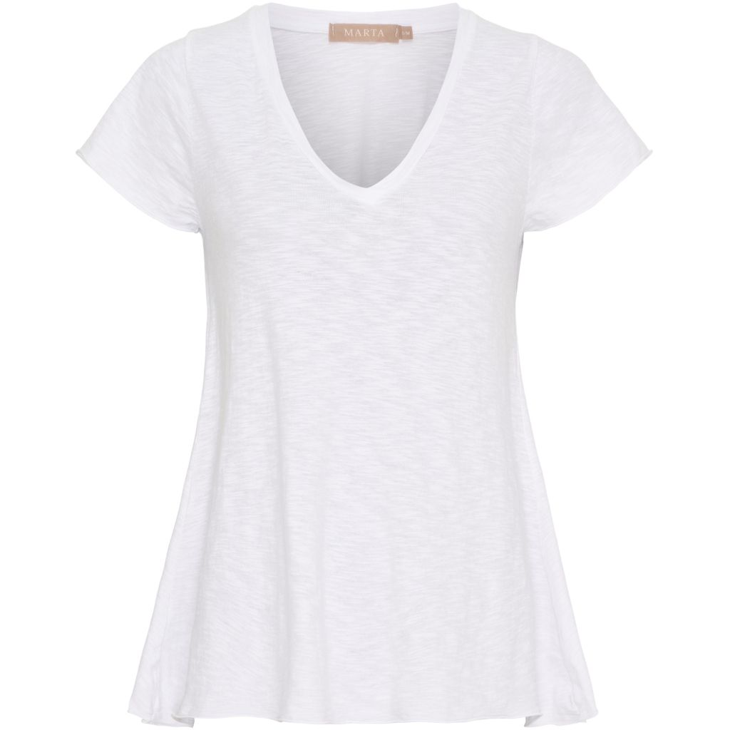 The perfect Summer V neck T shirt from MARTA DU CHATEAU in lots of amazing colours. The perfect A shape to flatter. The V neck is great for a fuller bust. In a slub effect fabric this is a great wardrobe staple.