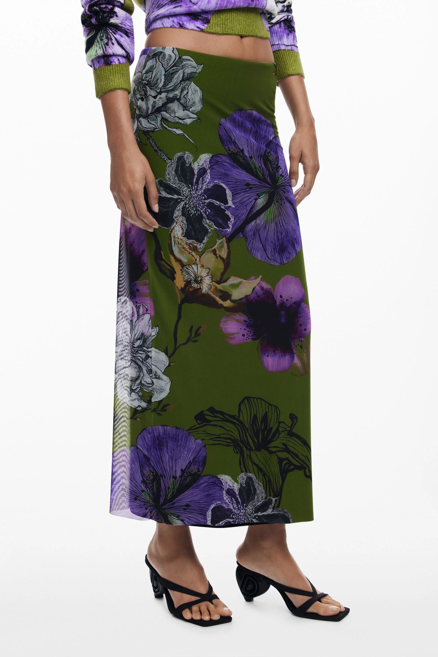 Midi pencil skirt from Spanish brand DESIGUAL in tulle with floral print designed by Monsieur Christian Lacroix. An elasticated waisted skirt which is fully lined. This stunning print is a show stopper. The fit is true to size.