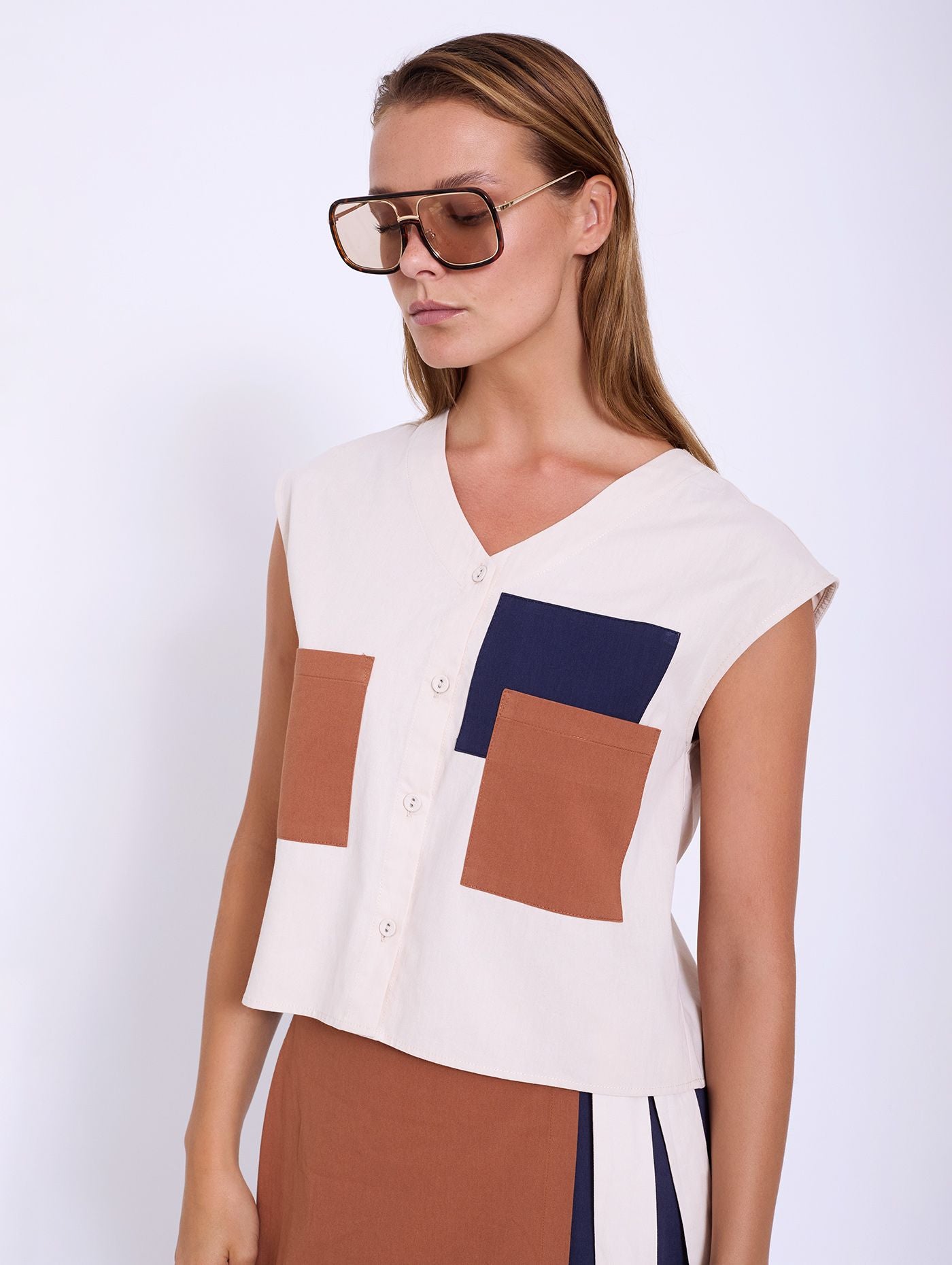 A quirky waistcoat from Scandi brand SKATIE. This statement piece can be worn on it's own like a sleeveless blouse or over a shirt or T. With a flash of navy blue and patch pockets in copper it really is a stunner. The fit is true to size.