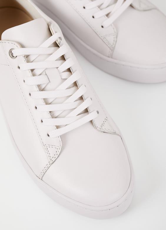 Zoe trainer (white) by Vagabond.