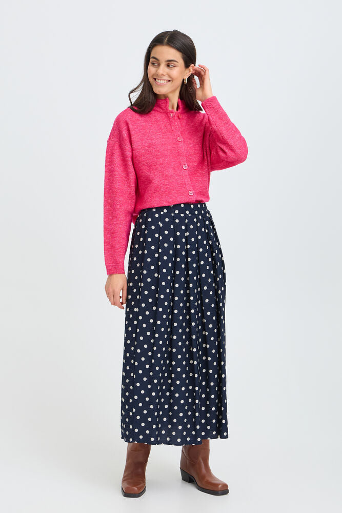 The Dara skirt by Scandi brand FRANSA is a great wardrobe staple and is not only stylish but super comfortable. The half elasticated waistband give the perfect fit and being a pull on piece it's easy to wear . It is midi length so looks great with winter books. Wear casually with a knit or dress it up with the matching blouse.