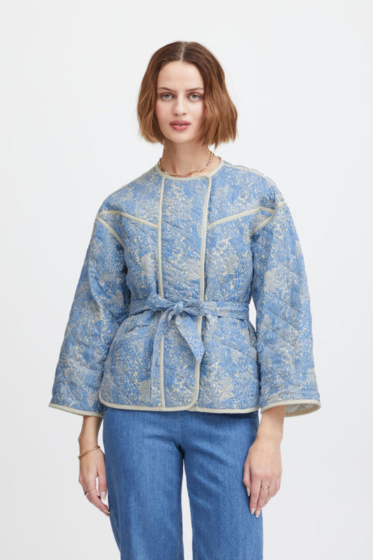 How does someone describe this absolutely stunning piece from Scandi brand Atelier Reve ? This cool little jacket is so delightful and super versatile. The round neck has a thick contrasting trim. The long sleeves are wide with no cuffs. It has a zip hidden by a placket and also has a tie belt. There are 3 hidden popper which secure this jacket shut. The padded fabric adds extra warmth if necessary.&nbsp;