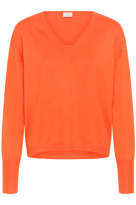 This V neck sweater from KAFFE Lizza Mai embodies effortless elegance and unmatched comfort for the modern female wardrobe. Designed by the renowned brand KAFFE, this sweater stands out with its refined style and flattering cut that suits all body shapes.
