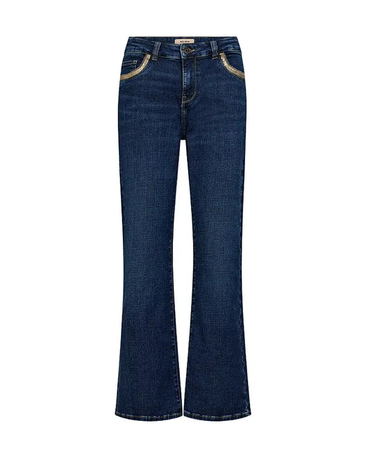 These stunning jeans from MOS MOSH are designed in a flattering flare fit with a high-rise. Crafted in a cotton blend and stretch for a comfortable look, it is perfect for daylong wear. They have cool decorations at the pocket, and the dark wash goes with anything from knits to silk tops and oversized blazers.