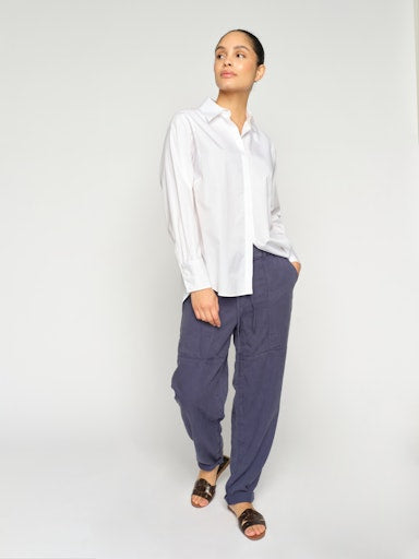 These relaxed pants from MOS MOSH are crafted from soft, lightweight fabric for an effortlessly laid-back feel. Designed with an elasticated waist, tie belt, and subtle seam detailing, they blend comfort with a modern utility-inspired look. Perfect for pairing with a tucked-in blouse or a simple tee for easy everyday styling.