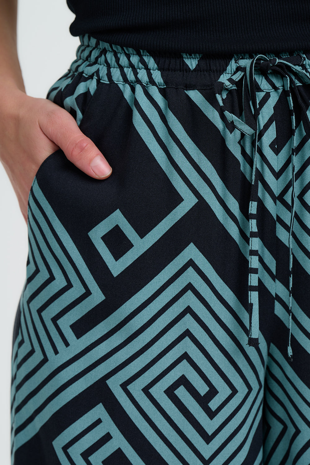SUGARHILL "Ameera Cropped Trouser" (Green & Black)