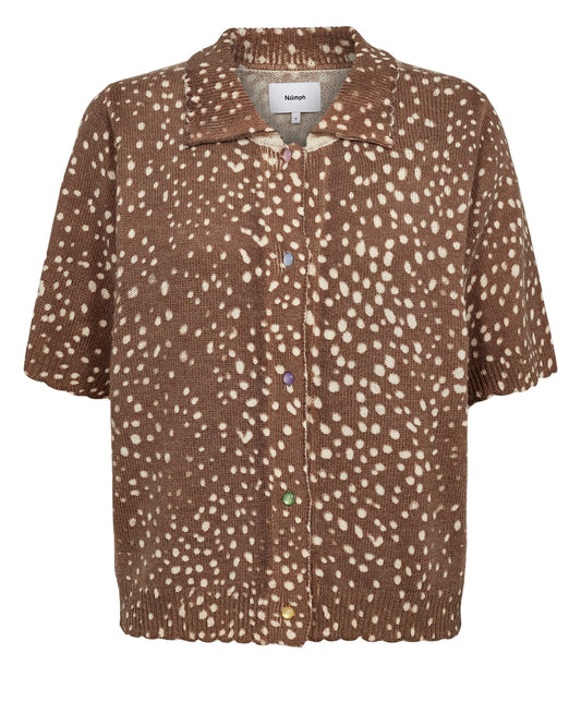 Add a touch of vintage-inspired charm to your wardrobe with the NUAMILIE Knit by Numph. This beautifully soft, short-sleeved knit features a timeless polka dot design, making it an effortless piece to dress up or down.