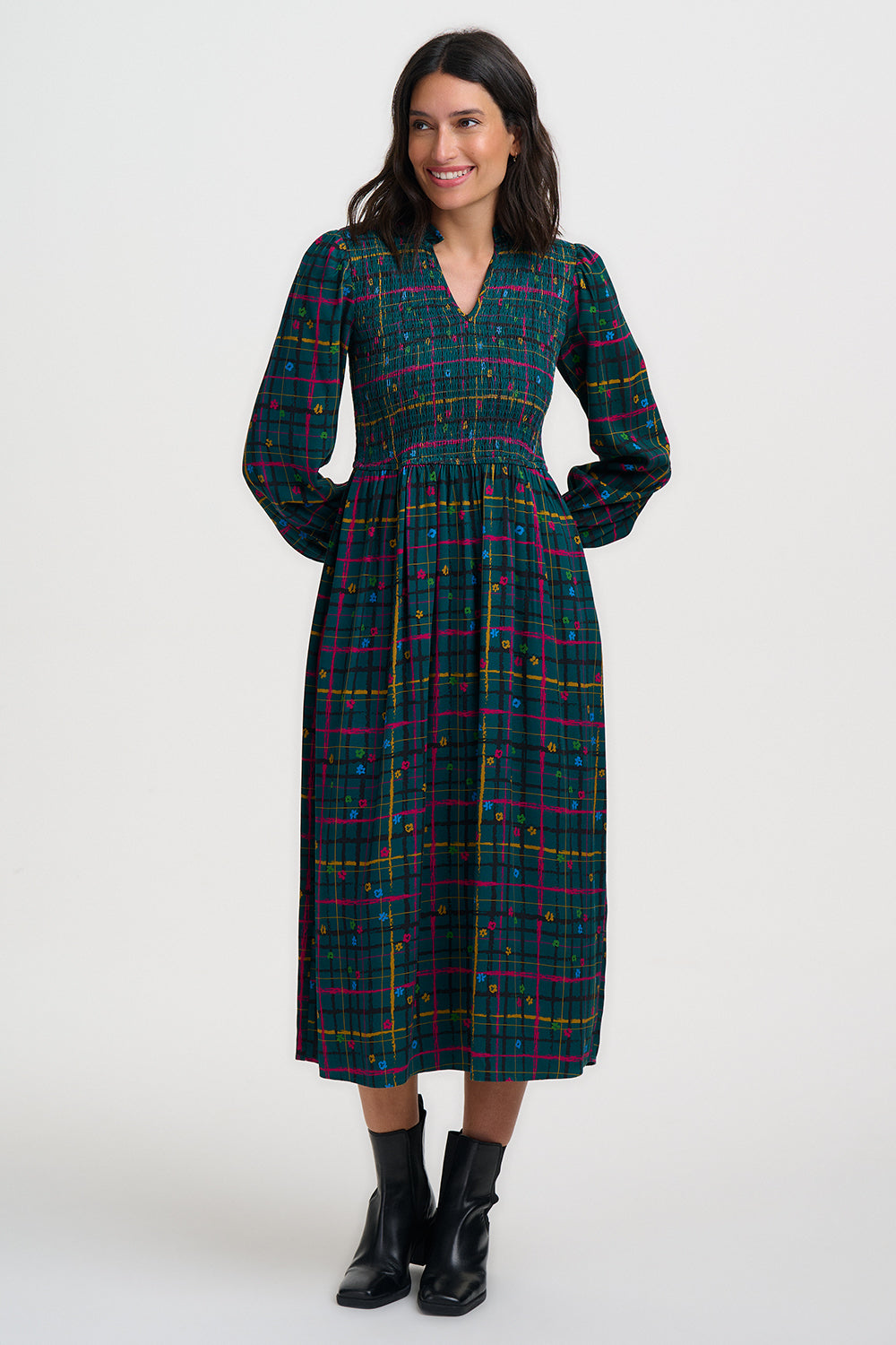 The Annalee Dress from SUGARHILL in Teal is a beautiful, easy-to-wear style featuring a flattering notch neckline and shirred bust for a comfortable, feminine fit. Long sleeves with elasticated cuffs add a relaxed finish, while the colourful check and floral print throughout gives the dress a playful touch. Complete with practical pockets, the Annalee is a versatile dress that's perfect for everyday wear.