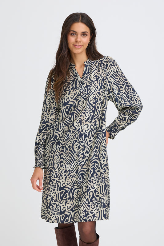 Elevate your style with the Fransa ARIANA Dress, crafted from a luxurious woven viscose fabric in a bold navy hue. Perfect for any occasion, this dress exudes elegance and sophistication. Make a statement and feel confident in this must-have addition to your wardrobe!