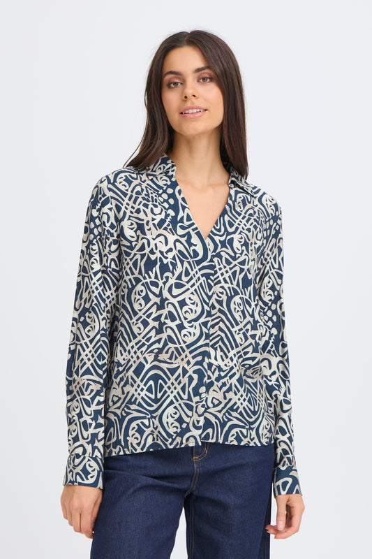 The best selling Ariana blouse is a favourite both in store and online. A great quality product at a fabulous price from our Scandi brand FRANSA. The blouse has long sleeves with a double button cuff. The notch neck has a collar and is super flattering. The hem is straight and the fit is true to size.