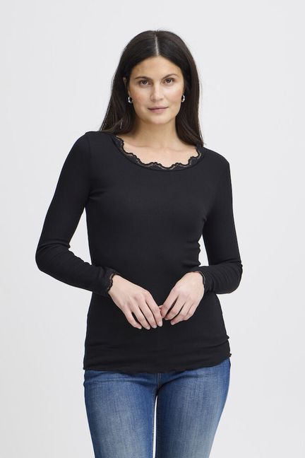 A simple layering piece from Scandi brand FRANSA in a ribbed fabric. Lace trim on the rounded neckline and cuffs add that extra detail.