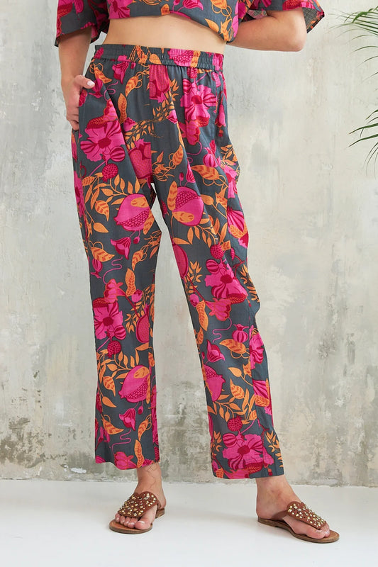 A great pull on trouser from French brand CHICO SOLEIL in the coolest of cottons. A elasticated waist for a perfect fit and a draw string at the waist make these incredibly comfortable. There are slanted front pockets and they are tapered in the leg. The fit is true to size