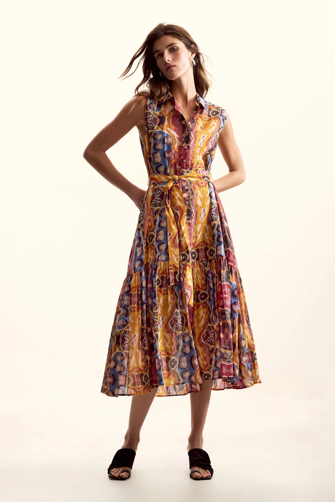 A stunning shirt style dress in a fabulous print from our favourite Spanish brand DESIGUAL. Sleeveless with a button front and single tier at the hem. The fit is true to size.