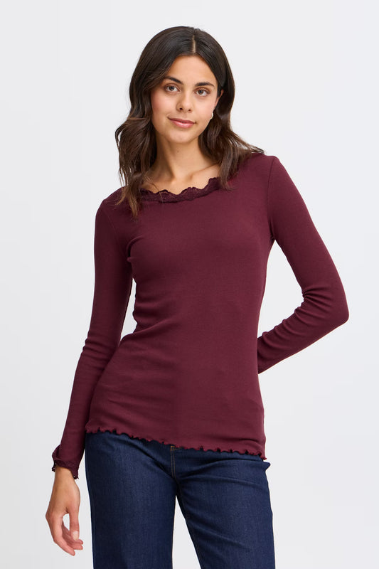 A simple layering piece from Scandi brand FRANSA in a ribbed fabric. Lace trim on the rounded neckline and cuffs add that extra detail.