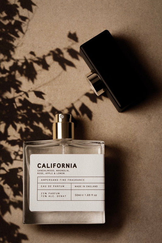 Elegantly casual yet polished, a laid-back luxury. Composed of a light floral centre with lemon &amp; apple top notes, warming into a musk and sandalwood base. Capturing the essence of sunshine in a bottle.