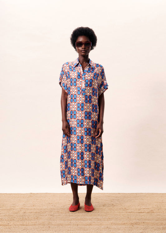 A stunning silky feel shirt style dress in a stunning bright print from Parisian brand FRNCH. The dress has a shirt style collar and buttons to a half placket with contrasting buttons. The sleeves are capped and the dropped shoulder means it covers the top of the arm beautifully.&nbsp;It is midi length and has side splits. The fit is true to size.