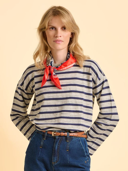 A great warmer weight T shirt for Autumn from BRAKEBURN. This gorgeous grey melange and navy boxy style top is a great wardrobe essential for the coming new season. Wear casually with denim for a cool look. The round neck and long loose sleeve are super on trend and the fit is true to size.