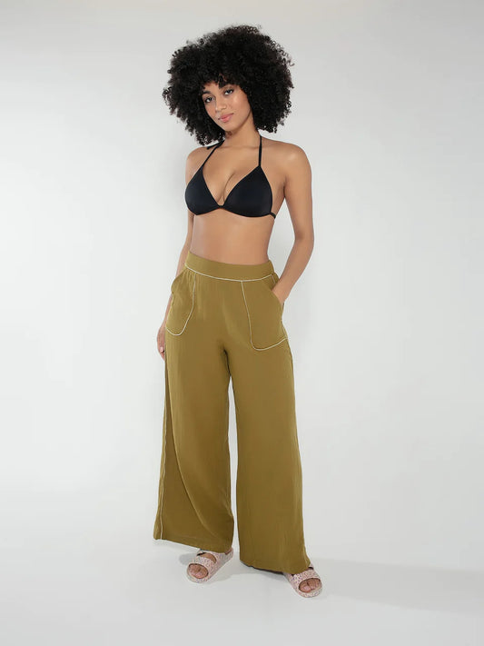 Nooki Design invites you to embrace the spirit of spring with the launch of the Clipper Trousers in Olive – where comfort meets chic. Designed for the stylish woman who loves to have fun, these trousers are 100% cotton and come with practical pockets. Let's dive into the details that make the Clipper Trousers the perfect addition to your spring wardrobe.