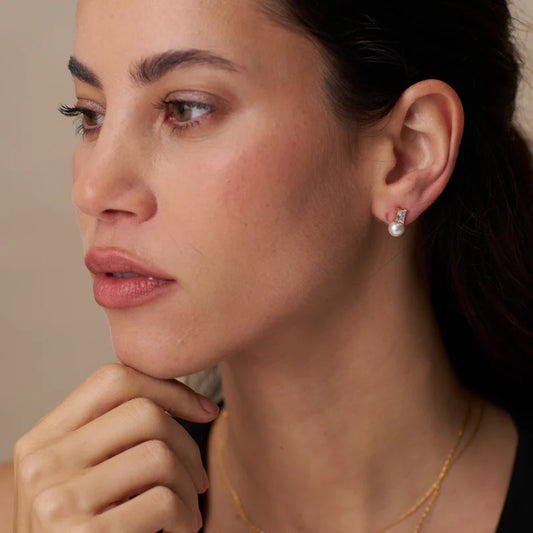 ORELIA "Crystal Baguette & Pearl Stud" (Gold)