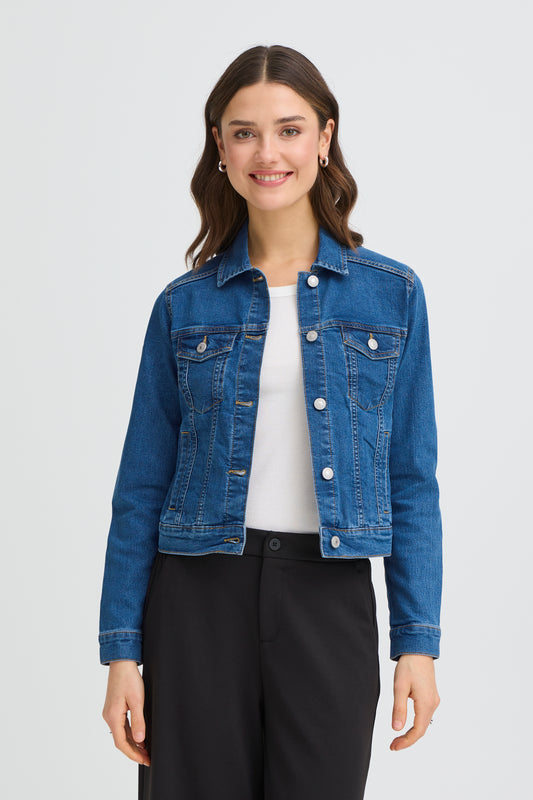 A typically stylish 4 pocket denim jacket from Scandi brand FRANSA. With a shirt style collar and brushed silver coloured hardware this jacket will be super for Spring/Summer 20206 and beyond. The fit is true to size.