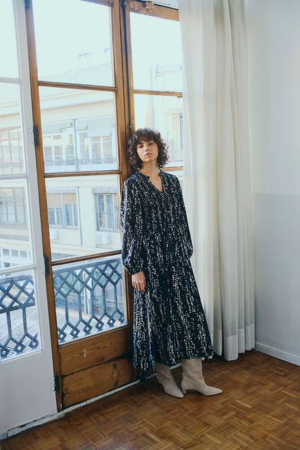 Midi dress with a straight, gently flowing silhouette and gathered details from FRANSA. Features a V-neckline with shirring at the bust, long voluminous sleeves, and elasticated waist, all finished with an all-over monochrome design.