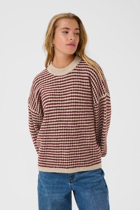 A boxy knit jumper from Scandi brand KAFFE in a super textured knit in two colour combinations. A round neck piece with a ribbed hem and cuffs in a contrasting colour. Looks great with denim.