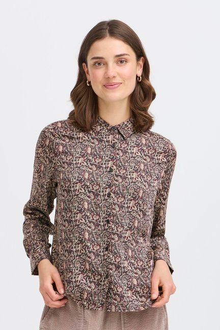 This button-down blouse from FRANSA offers a comfortable relaxed fit with long sleeves and a classic collar neckline. Designed for versatile styling, it combines effortless comfort with an elegant silhouette for any occasion.