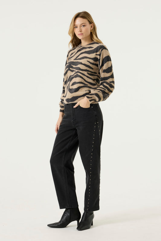 A stylish animal print jumper from GARCIA that adds a little edge to your everyday wardrobe. Designed with a classic round neckline, long sleeves and ribbed trims at the neckline, cuffs and hem for a comfortable finish. An easy-to-wear piece that looks effortlessly chic teamed with washed black jeans.