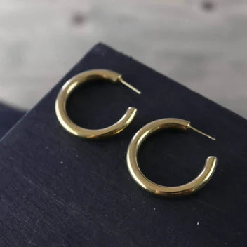 Complete your look with our Passion Waterproof Hoop. This stylish, 20 mm hoop is 18 carat gold plated for a classic look that will never go out of style. Waterproof and timeless, you can wear these hoops with confidence knowing they will never fade.