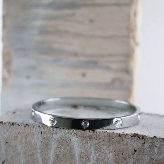 Add a touch of glamour to any outfit with this Joy waterproof cubic zirconia crystal bangle in stainless steel with a shiny finish. The perfect accessory for any occasion, this bangle is also timeless and fashionable.