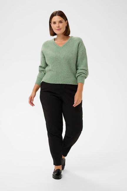 A great oversized but shorter length fisherman knit knit from KAFFE. This jumper is so easy to style and is a chunky feel V neck. The neck, cuffs and straight hem are ribbed. The fit is oversized.