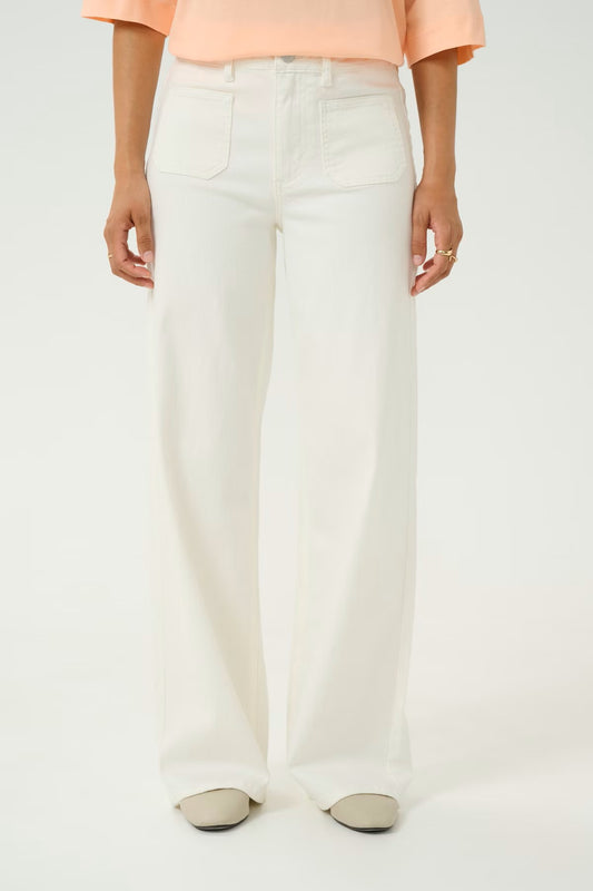A super cool wide leg summer jean from Scandi brand KAFFE. A traditional five pocket style with a high rise and zip fastening. The fit is true to size.